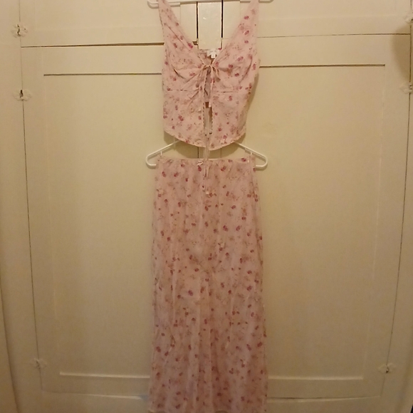 Floral Pink Women's Skirt Set SO Cute And FALL APPROVED! Medium - Picture 1 of 16